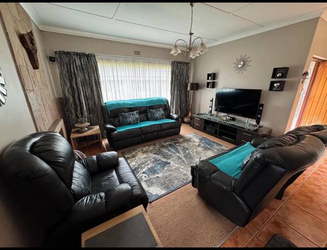 3 BEDROOM HOUSE FOR SALE IN BIRCHLEIGH